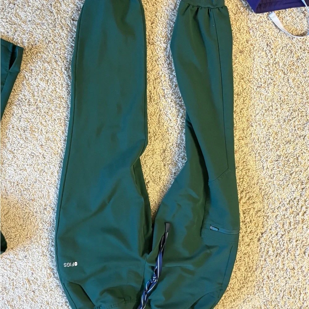 Figs Women's Wide-Leg Black Pants - Picture 3 of 3